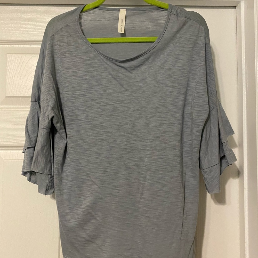 Silver quarter sleeve with ruffles top